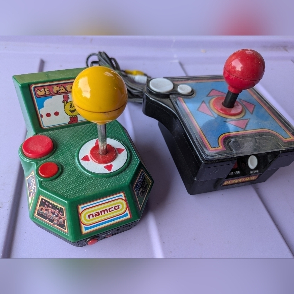 Ms. Pac-Man 2004 Jakks Pacific Plug & Play Namco TV Game - Set - Not Tested